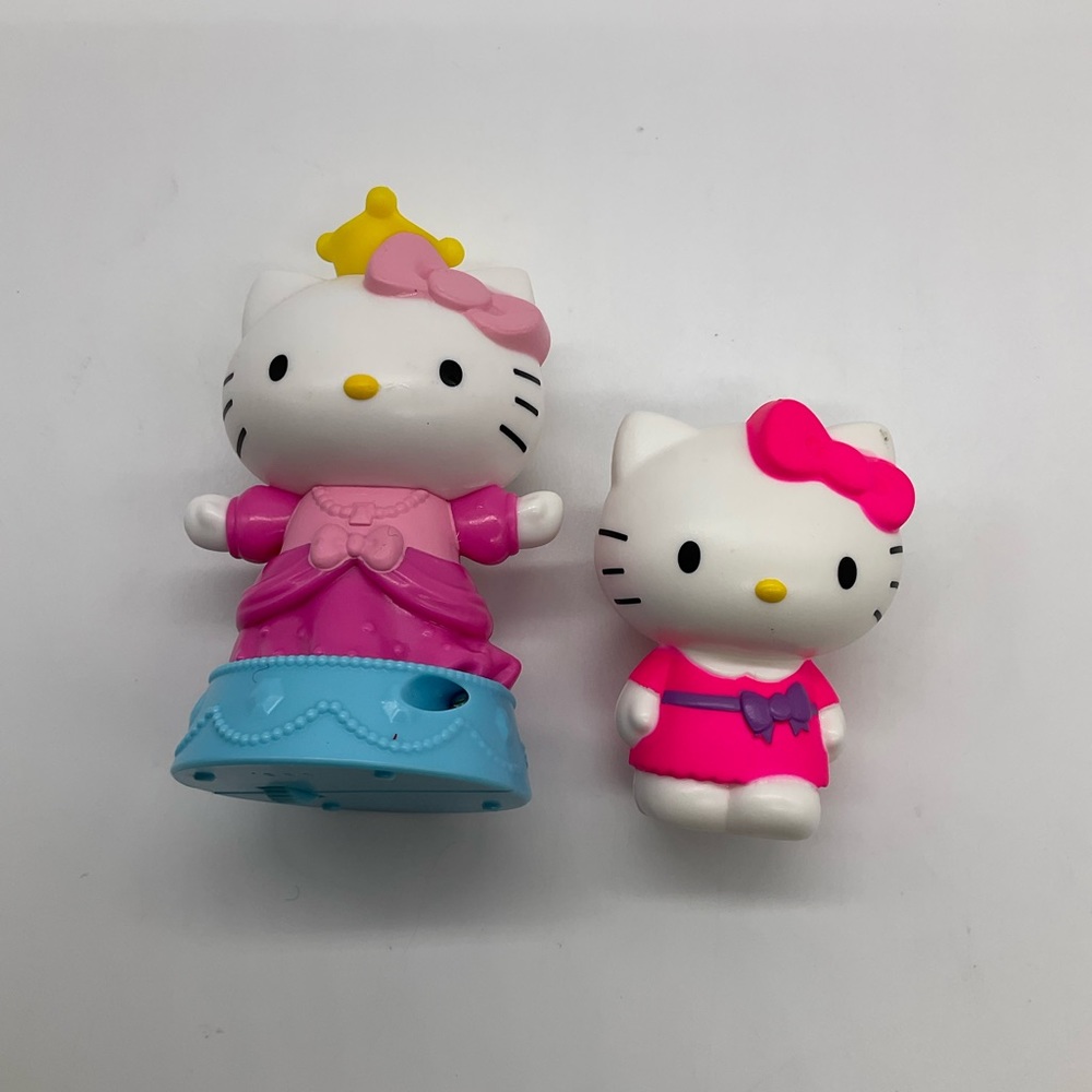 HELLO KITTY SPINNING PRINCESS AND KITTY IN A PINK DRESS‎